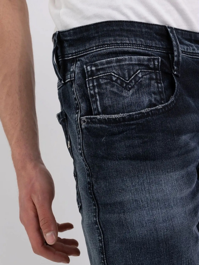 M914Y 000 573BB52 007-Z.jpeg